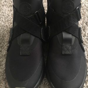 Nike Air Huarache City black